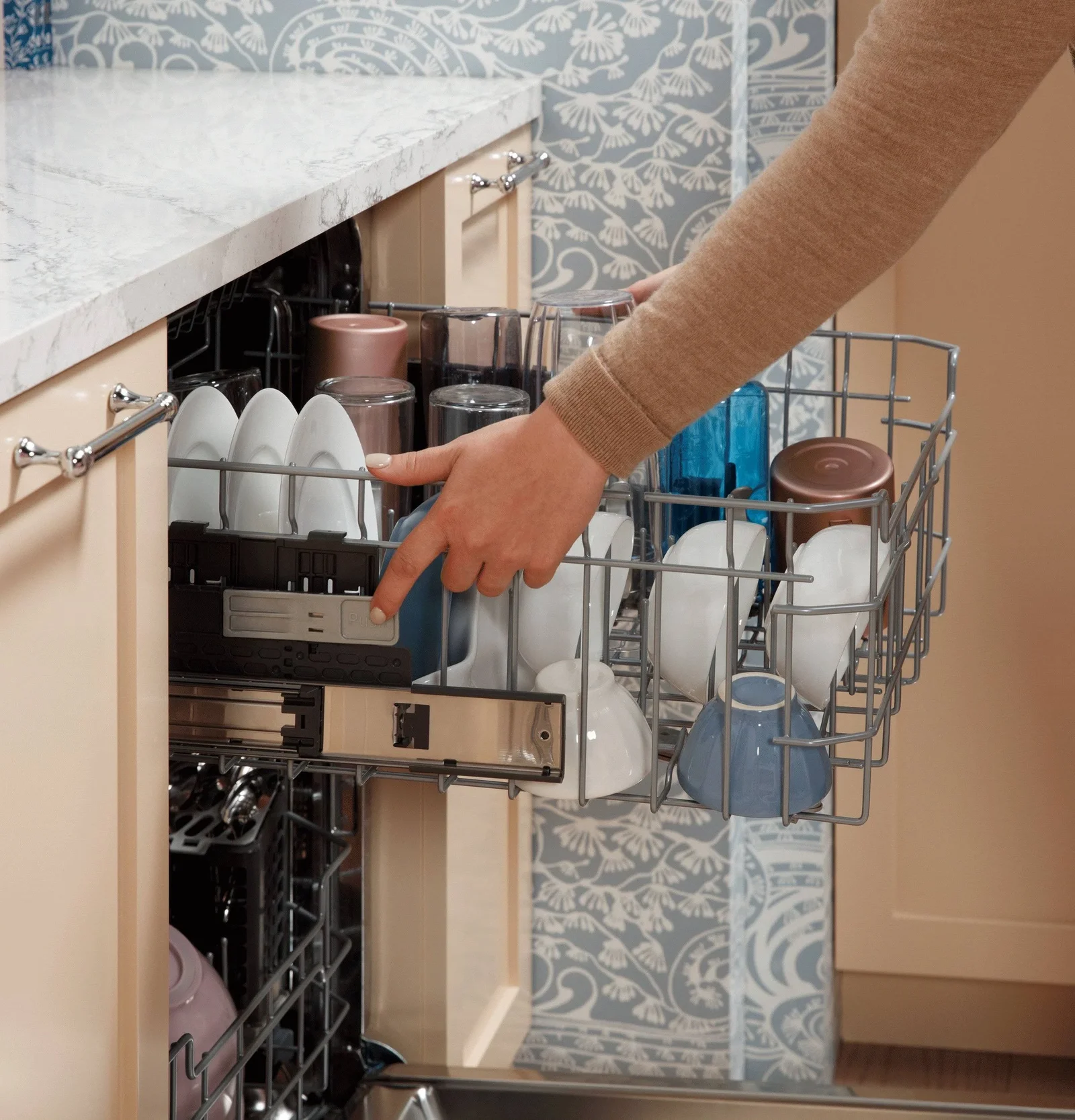 GE 24 in. Top Control Flush-Mount Dishwashers with 45 dBa Sound Level, 3rd-Rack & Dry Boost – Fingerprint Resistant Stainlesss - Image 6